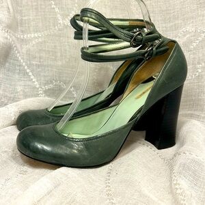 Max Studio almost new leather shoe and leather sole stacked heel